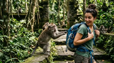 Miniature conseil voyage Bali avec un panneau stop devant un temple.